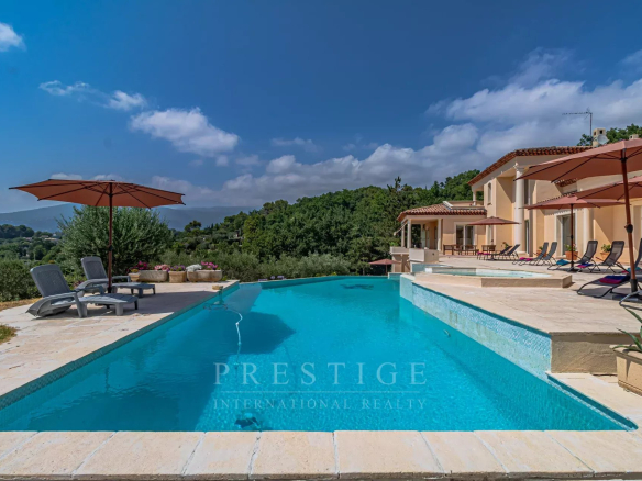Luxury real estate photo | Charming Properties