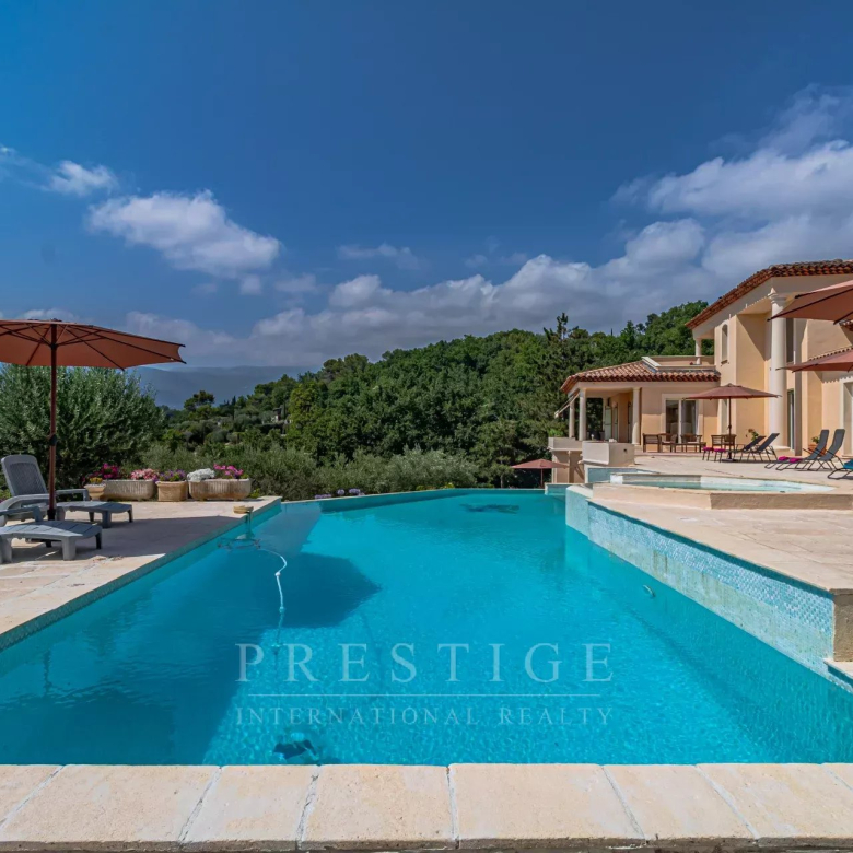 Luxury real estate photo | Charming Properties