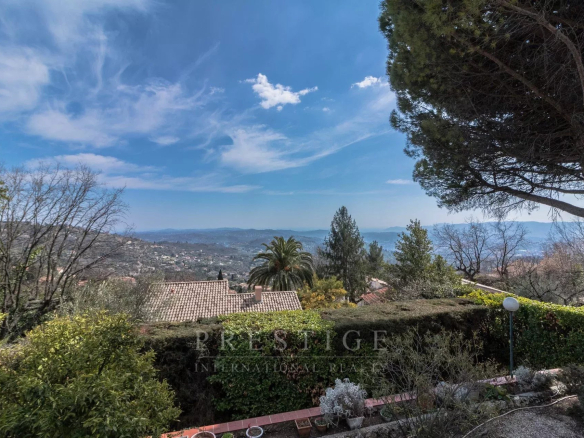 Super Magagnosc, villa  à terminer , vue mer, 2 appartements possibles, piscine