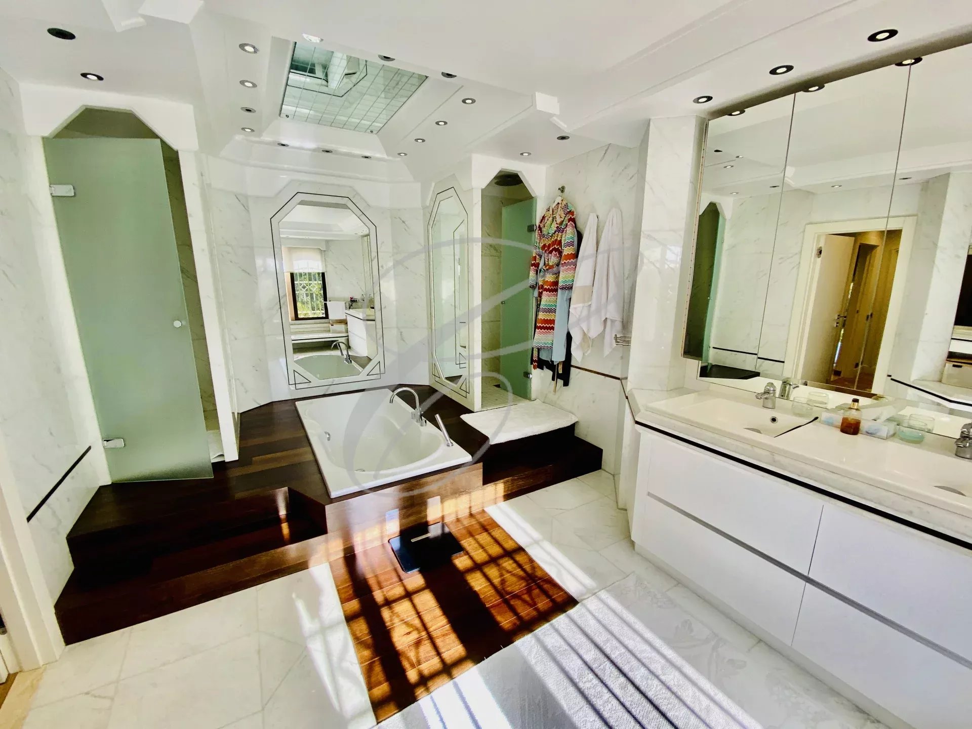 e3f865607f701a92c3481d8f38172870_e1b31094cc_1920-original