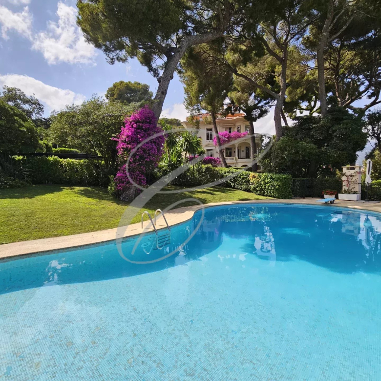 ROQUEBRUNE CAP MARTIN – LUXURIOUS VILLA
