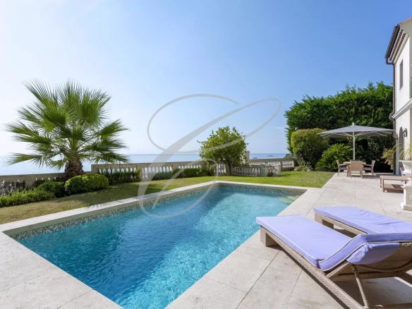 CAP MARTIN PIEDS DANS L’EAU – VILLA