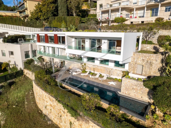 VILLEFRANCHE SUR MER – VILLA CONTEMPORAINE