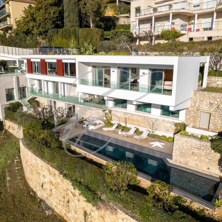 ROQUEBRUNE CAP MARTIN – PENTHOUSE 3 PIECES