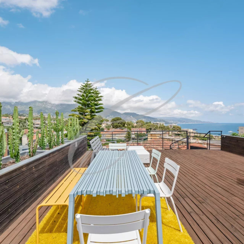 Maison à rénover – 250 m² – 8 pièces, Grand potentiel et permis validé, proche Parc Bordelais
