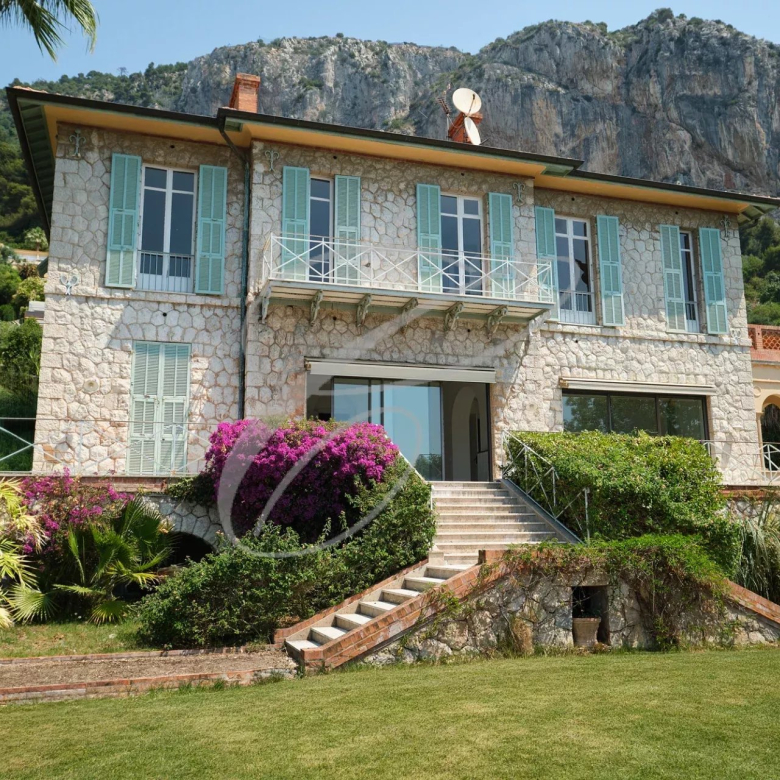 ROQUEBRUNE CAP MARTIN – VILLA