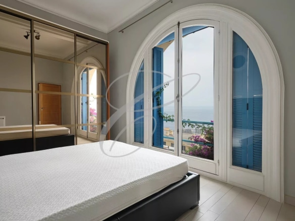 Room in an apartment in Beausoleil with views of the sea and Monaco, rounded windows and modern decor.