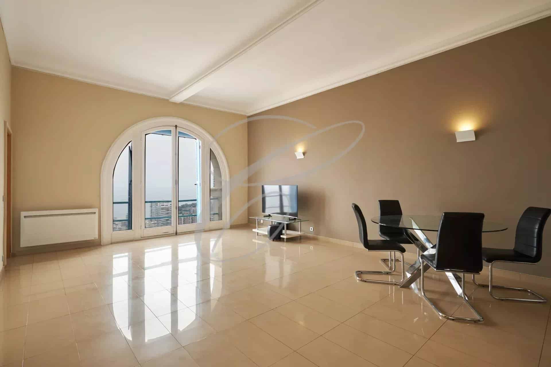 Interior of a spacious apartment in Beausoleil with views of the sea and Monaco, comprising a living room and a dining room.