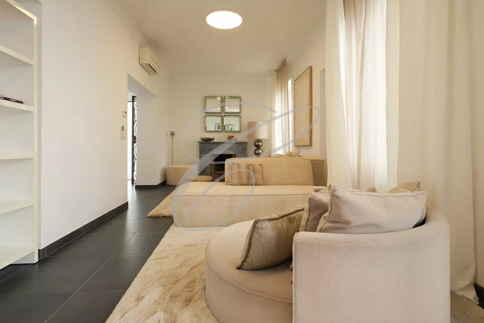 Interior of the villa in Roquebrune-Cap-Martin Interior of a villa in Roquebrune-Cap-Martin with a modern and bright living room.
