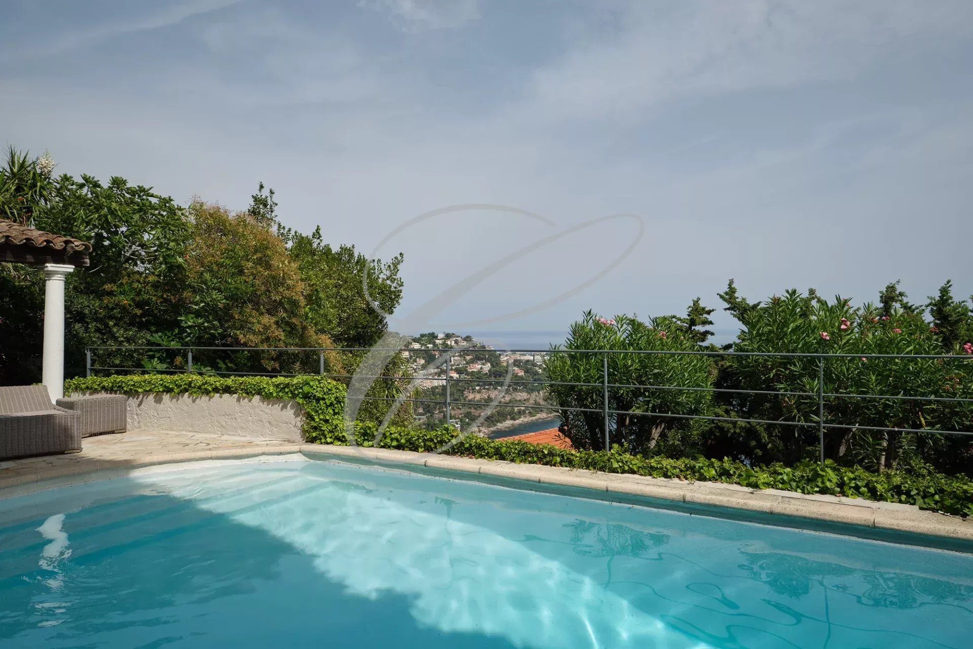 Villa with swimming pool in Roquebrune-Cap-Martin View from the swimming pool of a villa with garden in Roquebrune-Cap-Martin, panoramic view of the sea.