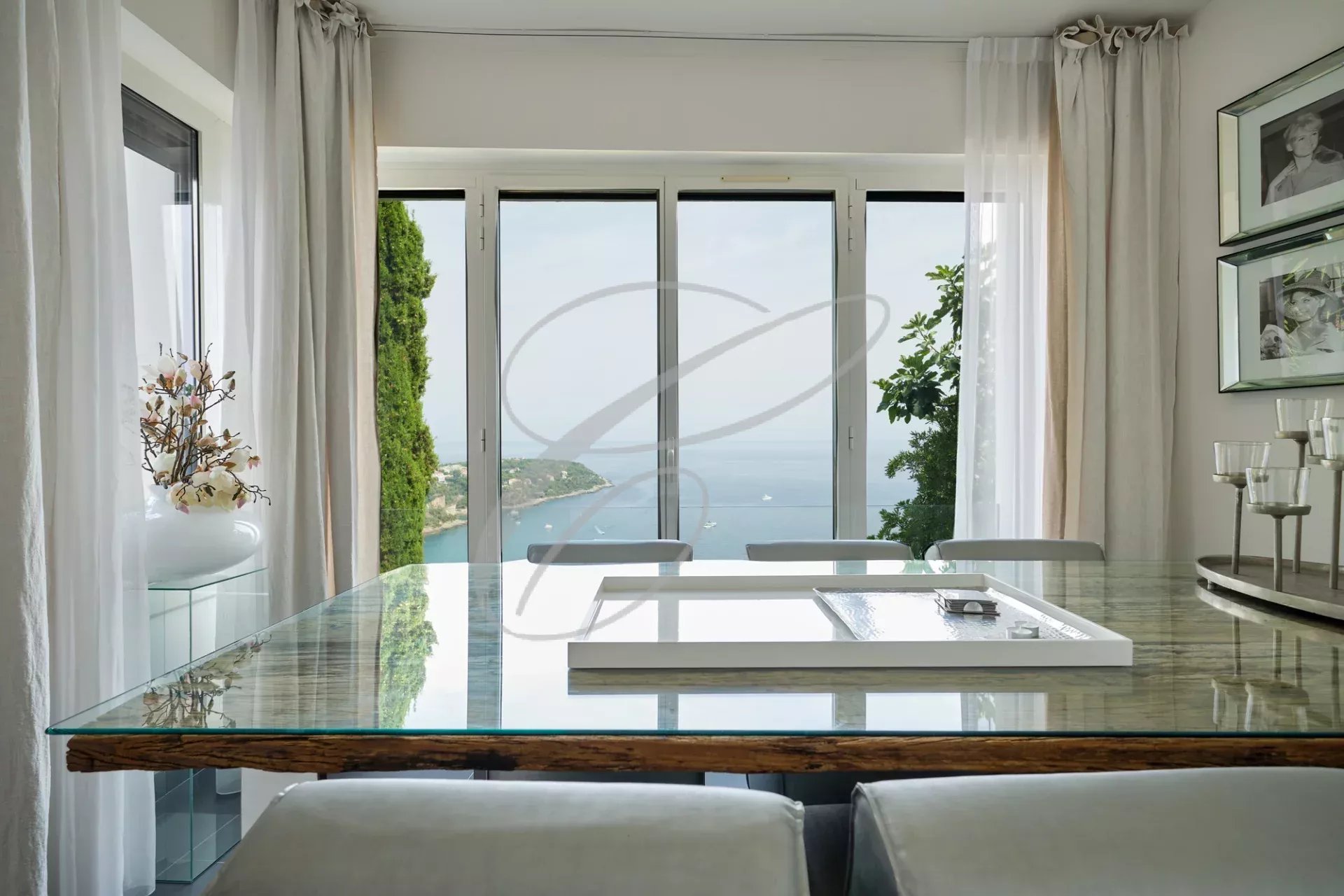 Interior of a villa in Roquebrune-Cap-Martin Interior view of a villa in Roquebrune-Cap-Martin with a glass table and sea view.
