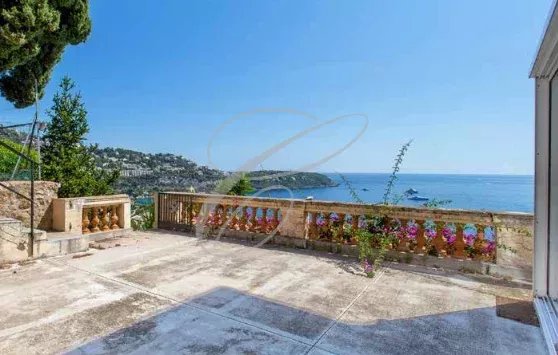 Terrace with sea view and balustrade in Roquebrune-Cap-Martin.