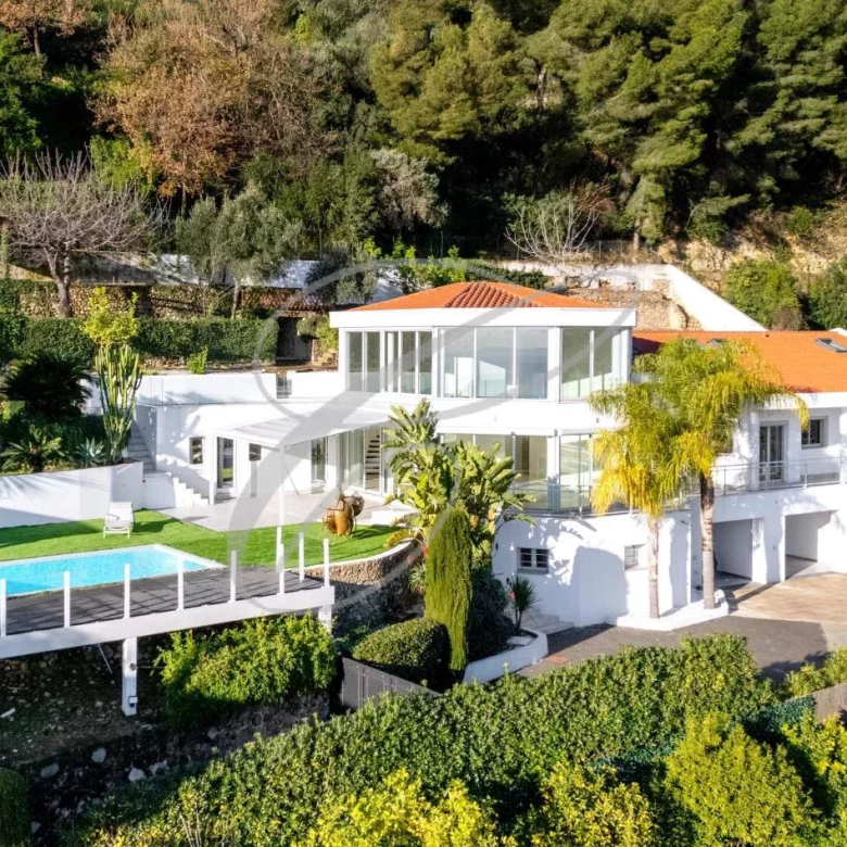Luxury real estate photo | Charming Properties