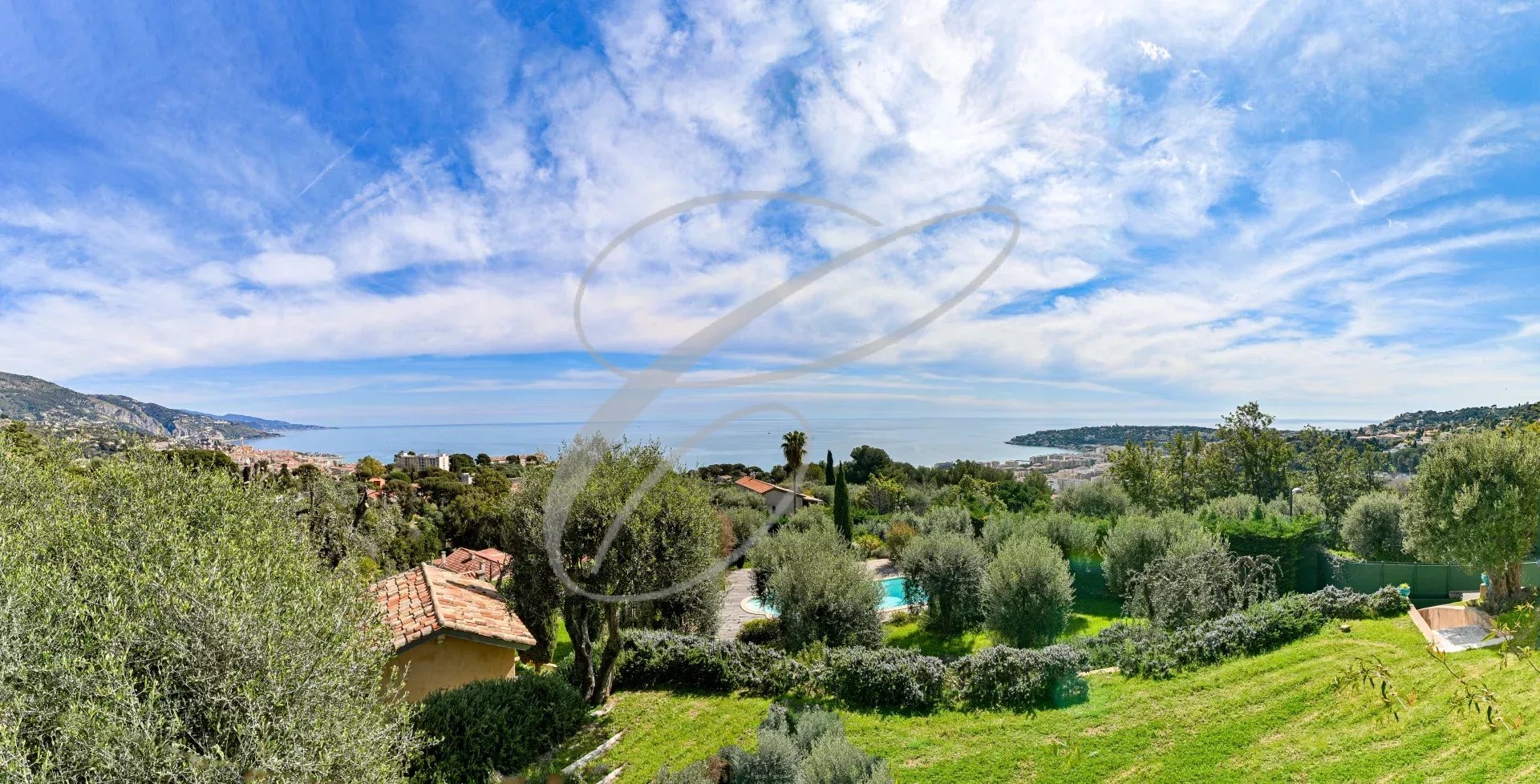 Property with sea view in Menton Panoramic sea view from a property with park and swimming pool in Menton.