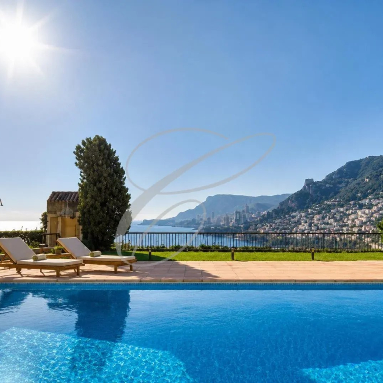Luxury real estate photo | Charming Properties