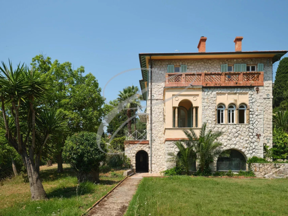 Main villa of the 19th century in an exotic park in Menton Garavan.