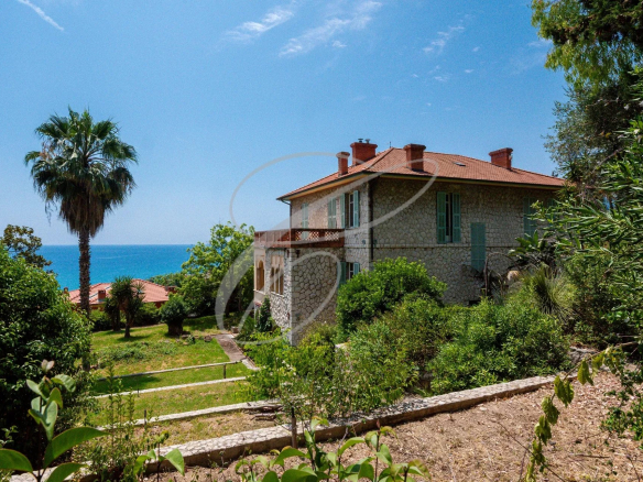 Property with 19th century villa and sea view, surrounded by greenery in Menton Garavan.