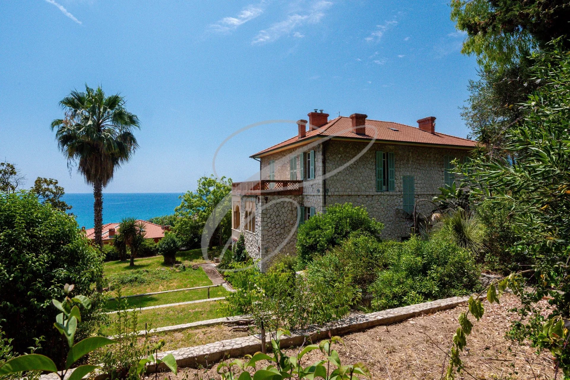 Property in Menton Garavan Property with 19th century villa and sea view, surrounded by greenery in Menton Garavan.