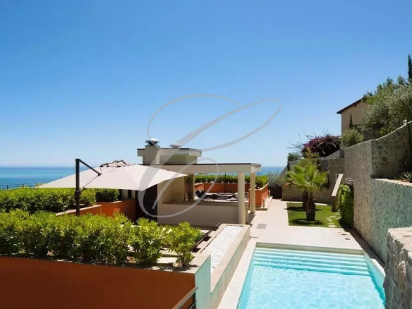 ROQUEBRUNE CAP MARTIN – RARE PENTHOUSE 3 PIECES