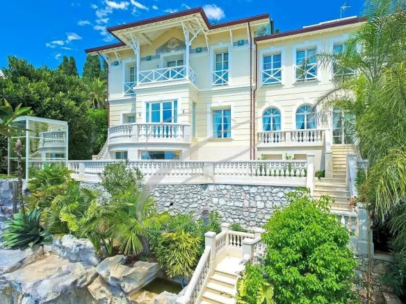 EXCLUSIF CAP MARTIN – PROPRIETE