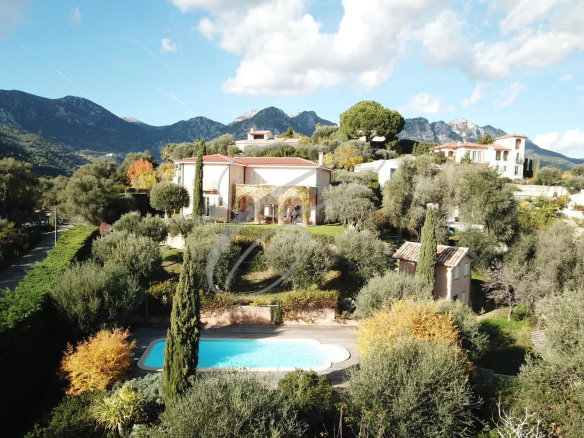LIMITROPHE ROQUEBRUNE – PROPRIETE AVEC PROJET
