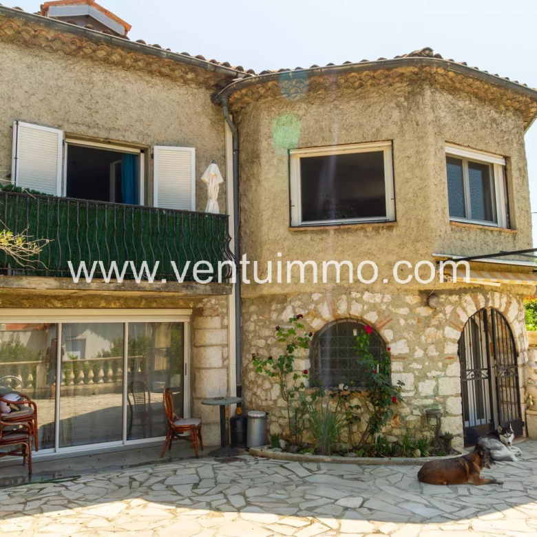 La Garde-Freinet – Propriété familiale avec vue dégagée