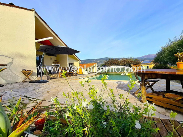 Propriété d’Exception à Peymeinade vue montagne