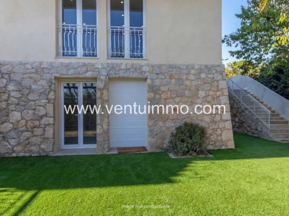 Semi-detached house with garden and access to swimming pool in Mougins.