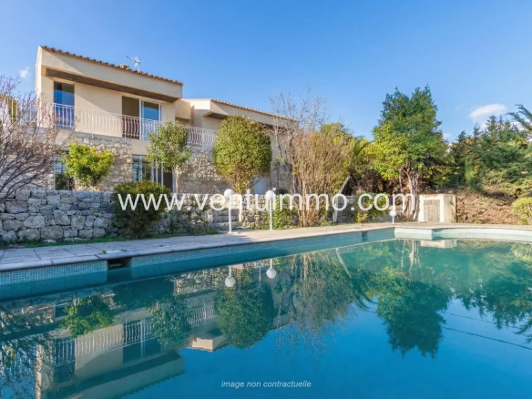 Semi-detached house of 111 m² with shared swimming pool in Mougins, surrounded by greenery.