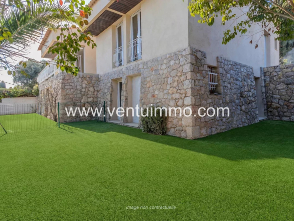 Semi-detached house with garden and swimming pool in Mougins, exterior view.
