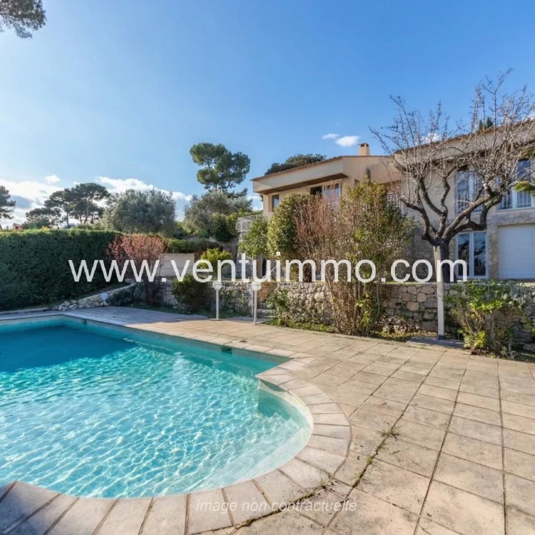 Luxury real estate photo | Charming Properties