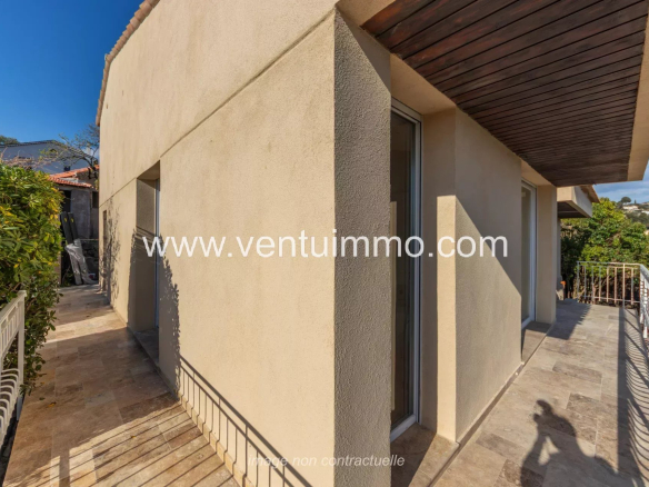 Maison mitoyenne de 110 m² avec terrasse à Mougins.