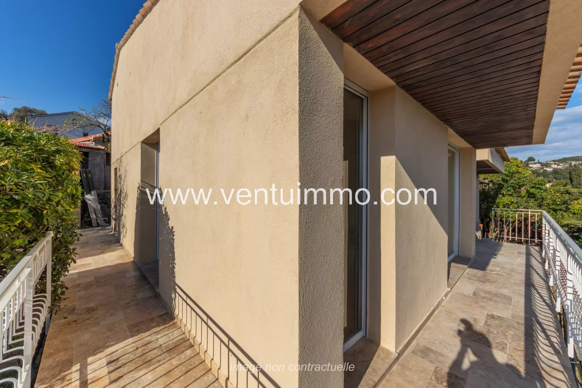 Maison mitoyenne de 110 m² avec terrasse à Mougins.