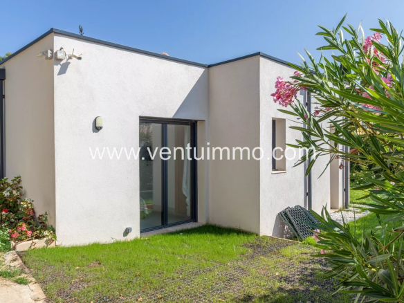 Villa contemporaine à Cannes avec jardin et finitions haut de gamme.