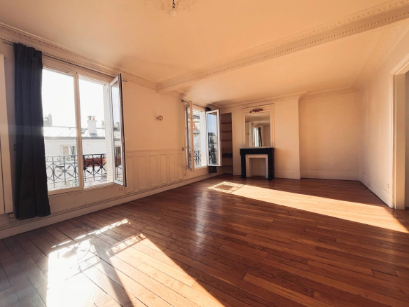 QUIET TOP FLOOR – MOREAU STREET