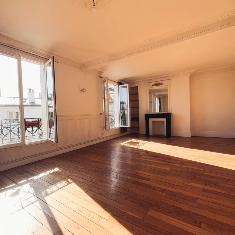 Avenue Victor Hugo – Upper Floor – Panoramic View