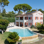 ANTIBES – SAINT-MAYMES – CALM AND GENEROUS VOLUMES
