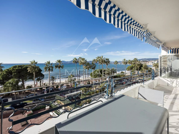 Cannes Croisette T3 Panoramic Sea View