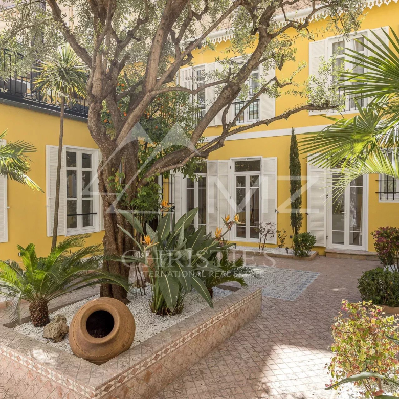 Mandelieu-La-Napoule – Property with sea view