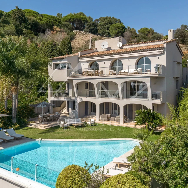 CANNES CENTRE – CARLTON. ELEGANT APPARTEMENT 3 PIECES