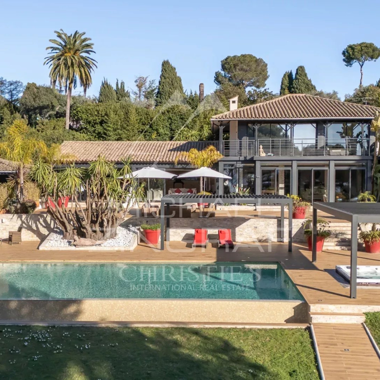 BASTIDE / HOUSE – AUBAGNE – 362 m2 on a plot of 9753 m2 –