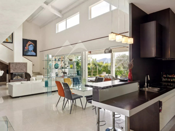 Cannes – Croix des Gardes – Closed Domain