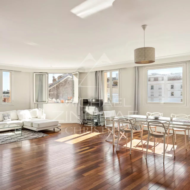 Cannes – Banane – Penthouse with 40m² terrace