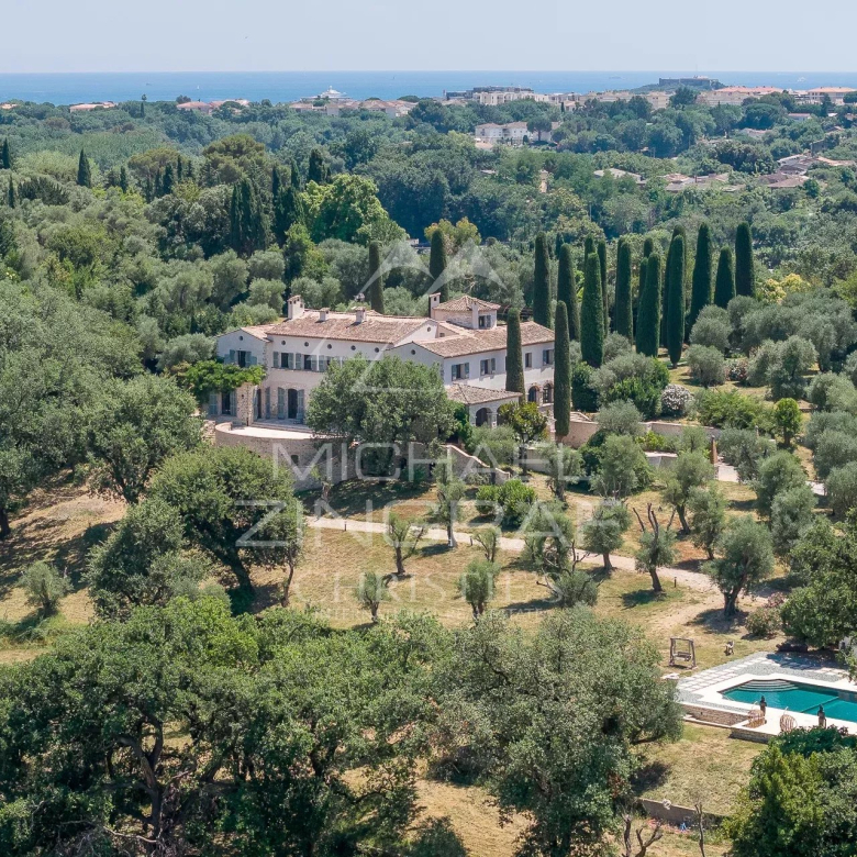 Hauteurs de Cannes – Villa de charme – Vue Mer Panoramique