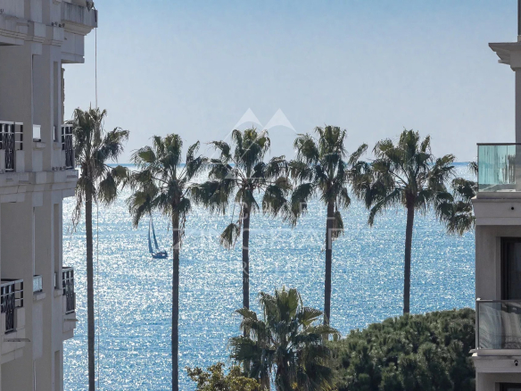 Cannes – Banane – 4 pièces en dernier étage