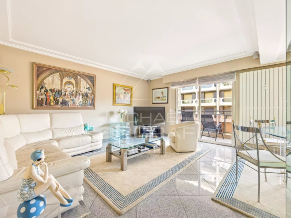 CANNES – CENTRE – APPARTEMENT APERCU MER