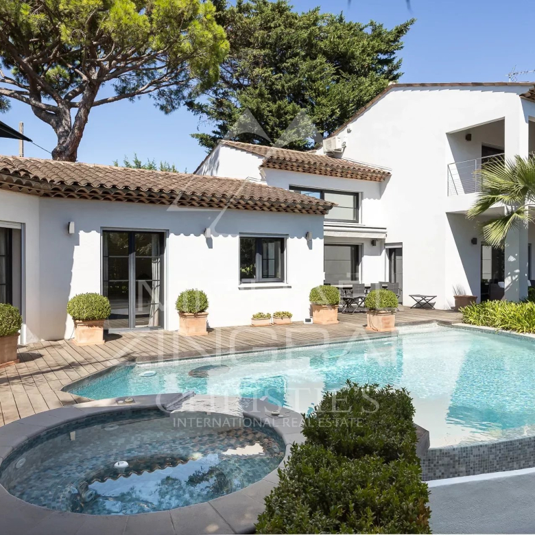 Cannes – Croix des Gardes – Domaine Fermé