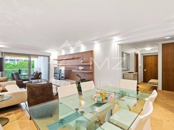 CANNES CENTRE – CARLTON. ELEGANT APPARTEMENT 3 PIECES