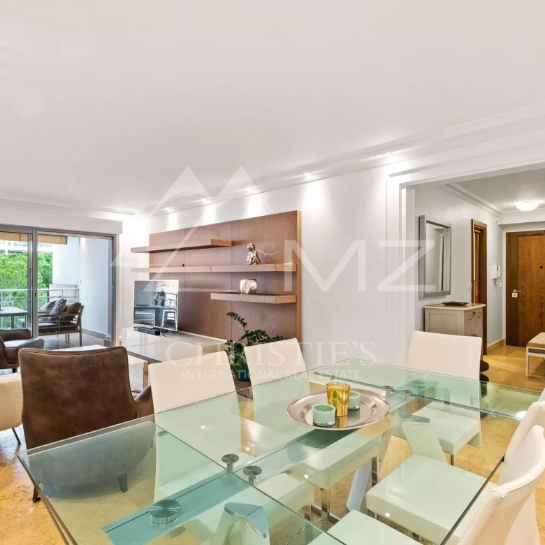 Cap d’Antibes, versant Oues – Propriété d’exception avec vue mer –