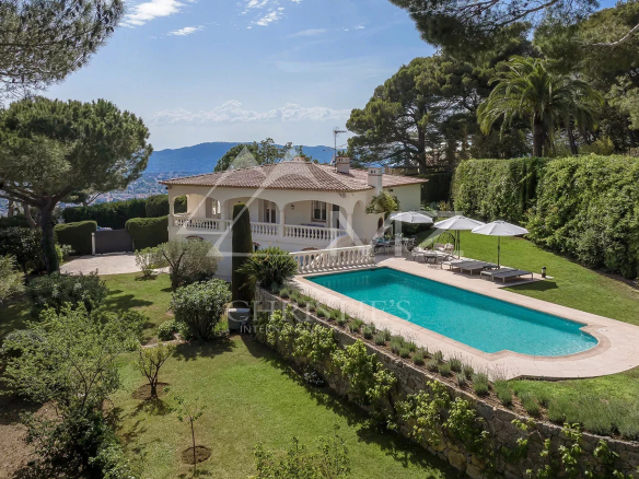 Hauteurs de Cannes – Villa de charme – Vue Mer Panoramique